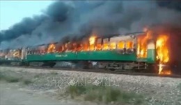Ấn Độ: Tàu đường sắt bốc cháy, 8 người bị thương 