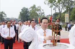 Chủ tịch nước Võ Văn Thưởng dâng hương tưởng niệm đồng chí Võ Văn Tần
