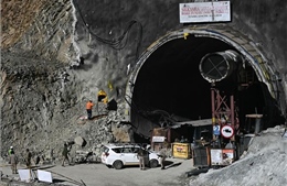 Vụ sập đường hầm ở Ấn Độ: Vẫn chưa thể đưa 41 công nhân ra ngoài sau 2 tuần mắc kẹt