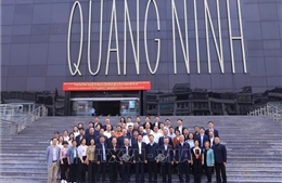 Đoàn đại biểu Chính hiệp Trung Quốc tham quan Vịnh Hạ Long và Bảo tàng Quảng Ninh