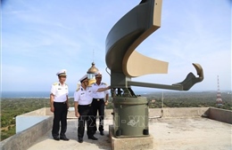 Bộ Tư lệnh Vùng 4 Hải quân thăm, làm việc tại huyện đảo Phú Quý