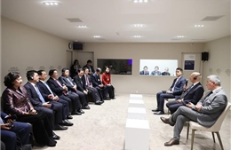 Thủ tướng Phạm Minh Chính gặp Người sáng lập kiêm Chủ tịch Điều hành WEF