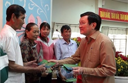 Nguyên Chủ tịch nước Trương Tấn Sang vận động trao 1.000 phần quà Tết cho hộ khó khăn