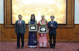 Hai người nước ngoài được trao tặng danh hiệu Công dân danh dự tỉnh Thừa Thiên - Huế