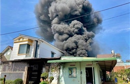 Kịp thời dập tắt đám cháy giữa khu dân cư tại thành phố Gia Nghĩa