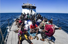 Tunisia giải cứu 50 người nhập cư bất hợp pháp bị chìm thuyền trên biển