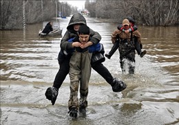 Nga và Kazakhstan sơ tán hàng nghìn người do lũ lụt