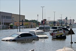 Lũ lụt lịch sử tại UAE và Oman có thể do tình trạng nóng lên toàn cầu