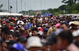 Trên 3.000 người di cư khởi hành từ Mexico hướng tới Mỹ