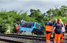 Ít nhất 5 người thiệt mạng do va chạm giữa tàu hỏa và xe buýt ở Slovakia