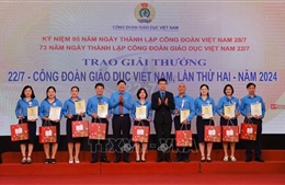 Trao Giải thưởng 22/7 của Công đoàn Giáo dục Việt Nam cho cán bộ công đoàn xuất sắc