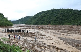 Tìm kiếm nạn nhân mất tích do lũ quét gặp khó khăn do mưa lớn ở Điện Biên 