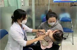 Bác sĩ khuyến cáo phụ huynh &#39;đừng quên tiêm vaccine sởi cho trẻ&#39;