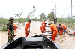 Hưng Yên: Lắp cầu phao phục vụ người dân vùng lũ