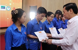 Trao 2,2 tỷ đồng học bổng cho 104 sinh viên khó khăn tại Kiên Giang