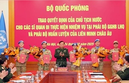 Trao quyết định của Chủ tịch nước cho các sĩ quan lên đường gìn giữ hòa bình