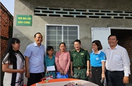 Đồng hành, chia sẻ khó khăn với phụ nữ nghèo khu vực biên giới biển
