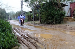 Hàng trăm hộ dân khổ sở vì đường liên xã xuống cấp nghiêm trọng