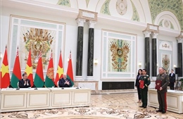 Tổng Bí thư Tô Lâm và Tổng thống Aleksandr Lukashenko chứng kiến lễ ký các văn kiện hợp tác giữa Việt Nam - Belarus