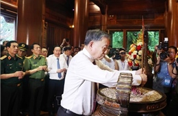 Tổng Bí thư Tô Lâm dâng hương tưởng nhớ Chủ tịch Hồ Chí Minh tại Nghệ An