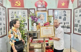 Thăm &#39;Phòng lưu niệm Bác Hồ&#39; của cụ ông 90 tuổi
