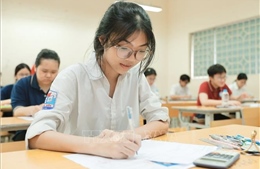 Thí sinh Hà Nội thi Toán - môn cuối cùng Kỳ thi tuyển sinh lớp 10