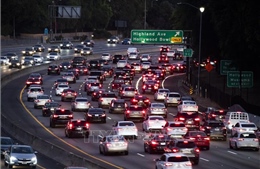 Tổng thống Mỹ ký lệnh bãi bỏ các quy định về khí thải của bang California