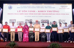 Tôn vinh 140 tập thể, cá nhân, gia đình tiêu biểu trong phong trào hiến máu tình nguyện