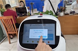 Đưa robot vào phục vụ hành chính công - cách làm sáng tạo từ cơ sở