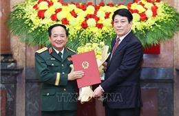 Chủ tịch nước Lương Cường trao quyết định thăng quân hàm, cấp bậc hàm cho sĩ quan cao cấp Quân đội và Công an
