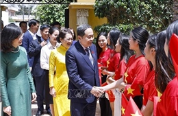Chủ tịch Quốc hội và Phu nhân gặp gỡ cộng đồng người Việt Nam tại Maroc