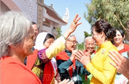 Phu nhân Chủ tịch Quốc hội thăm, tặng quà tại Làng Việt Nam ở Maroc