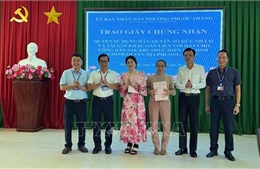 Chính quyền địa phương 2 cấp: Bàn giao &#39;sổ đỏ&#39; cho người dân nhiều năm chờ đợi