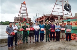 Hải đoàn 42 đồng hành cùng ngư dân, chung tay gỡ &#39;thẻ vàng&#39; IUU