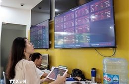 VN-Index mất hơn 42 điểm, khối ngoại trở lại mua ròng mạnh