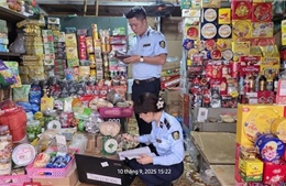 Hà Nội: Thu giữ nhiều bánh trung thu, đồ chơi nhập lậu
