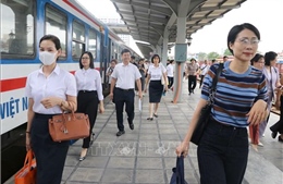 Ngày đầu Hải Phòng thí điểm đưa đón cán bộ, công chức đi làm bằng tàu hỏa