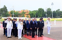 Chủ tịch Duma Quốc gia Nga vào Lăng viếng Chủ tịch Hồ Chí Minh 