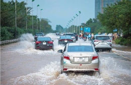Hà Nội: Nhiều tuyến đường vẫn ngập sâu sáng 1/10