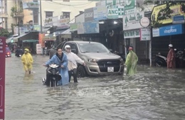 Khánh Hòa: Mưa lớn gây ngập, giao thông bị tê liệt cục bộ