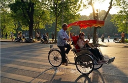 Dự báo thời tiết đêm 16, ngày 17/10: Hà Nội đêm và sáng sớm có lúc có mưa rào, ngày nắng