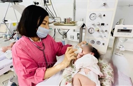 Cứu sống trẻ sơ sinh 4 ngày tuổi bị teo thực quản bẩm sinh