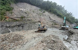 Đèo Lo Xo sạt lở nghiêm trọng, nhiều điểm chia cắt hoàn toàn