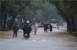 Huế: Phân luồng phương tiện qua cầu Phú Xuân khi nước ngập sâu