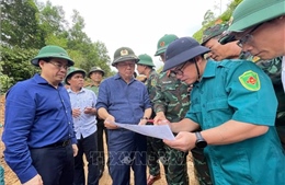 Khẩn trương huy động thêm phương tiện khắc phục các điểm sạt lở