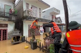 Những suất cơm nghĩa tình giữa tâm lũ