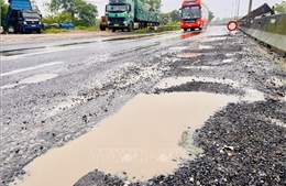 Quốc lộ 1A qua Quảng Trị hư hỏng, tiềm ẩn nguy cơ mất an toàn giao thông