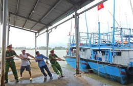 Công an Đắk Lắk hỗ trợ các xã ven biển ứng phó với bão số 13