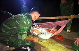 Kịp thời hỗ trợ người dân bị bệnh nặng vào bờ cấp cứu