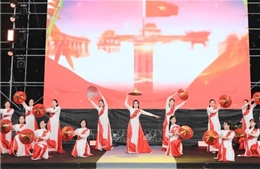 Phụ nữ Thủ đô đồng diễn áo dài khẳng định bản sắc văn hóa trong thời kỳ hội nhập